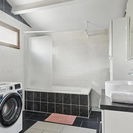 Chic Spacious Over-equipped Triplex Ris-Orangis