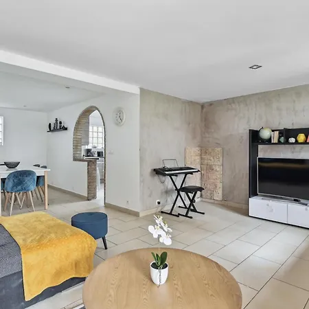 Chic Spacious Over-equipped Triplex Ris-Orangis