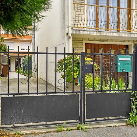 Chic Spacious Over-equipped Triplex Appartement Ris-Orangis